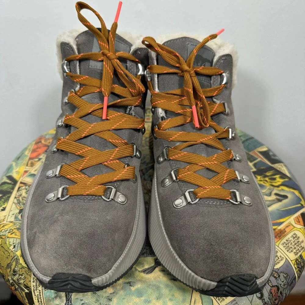 Sorel Out N About III Conquest Boots Womens 9.5 Grey Excellent Waterproof Suede